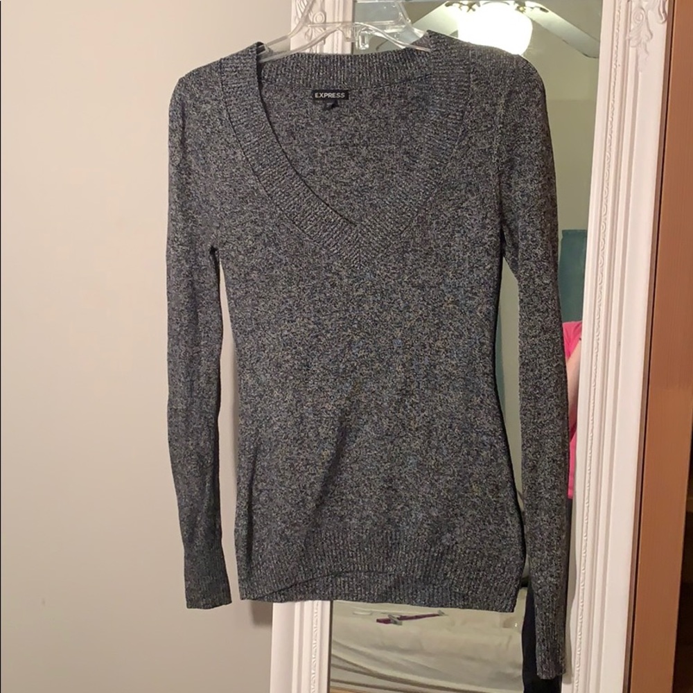 V-neck long sleeve sweater from Express
